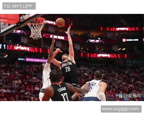 火箭队与独行侠的激烈对决展现NBA赛季精彩瞬间与球星风采